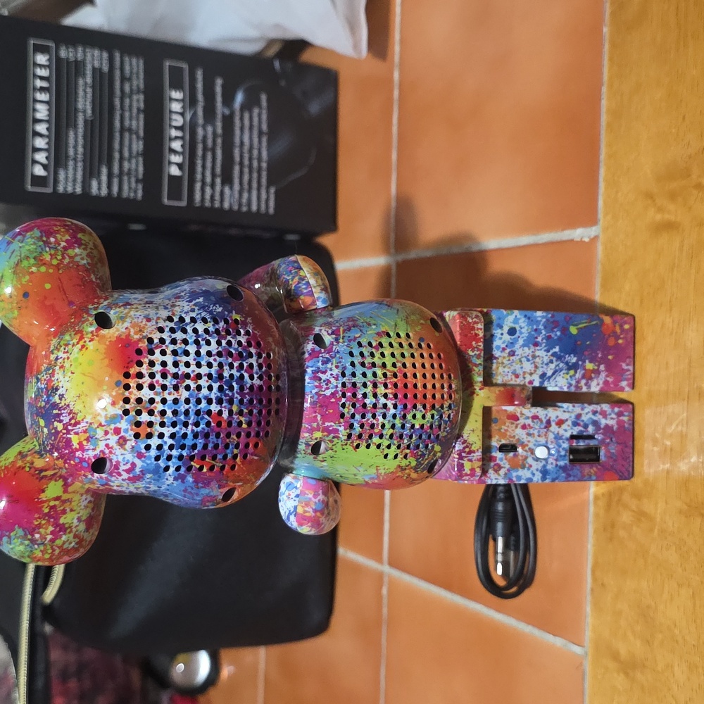 B5+GRAFITTI STYLE BEAR BLUETOOTH SPEAKER NEW IN BOX - Picture 4 of 8